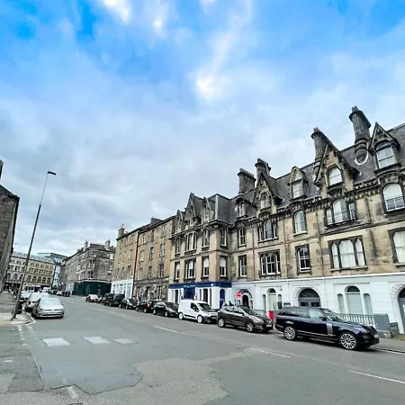 Open Plan 2 Bed Apt, Near Edinburgh Castle Exterior photo