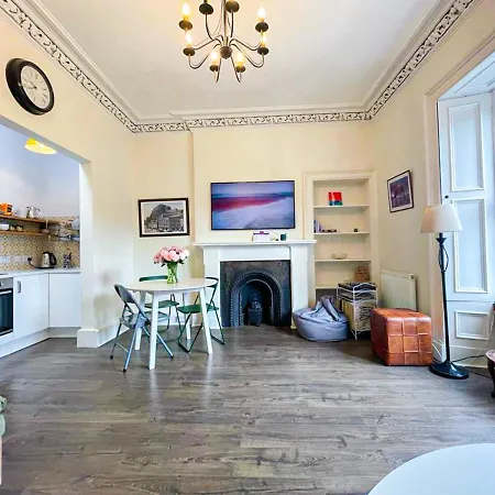 Open Plan 2 Bed Apt, Near Edinburgh Castle Exterior photo