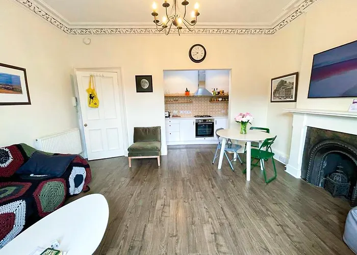 Open Plan 2 Bed Apt, Near Edinburgh Castle