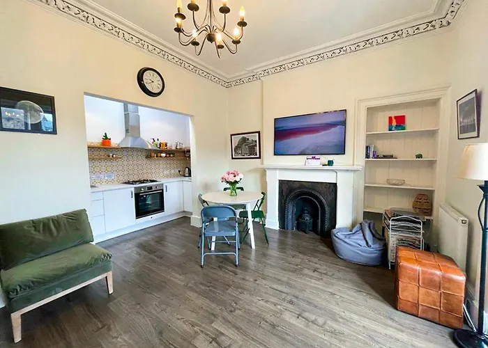 Open Plan 2 Bed Apt, Near Edinburgh Castle