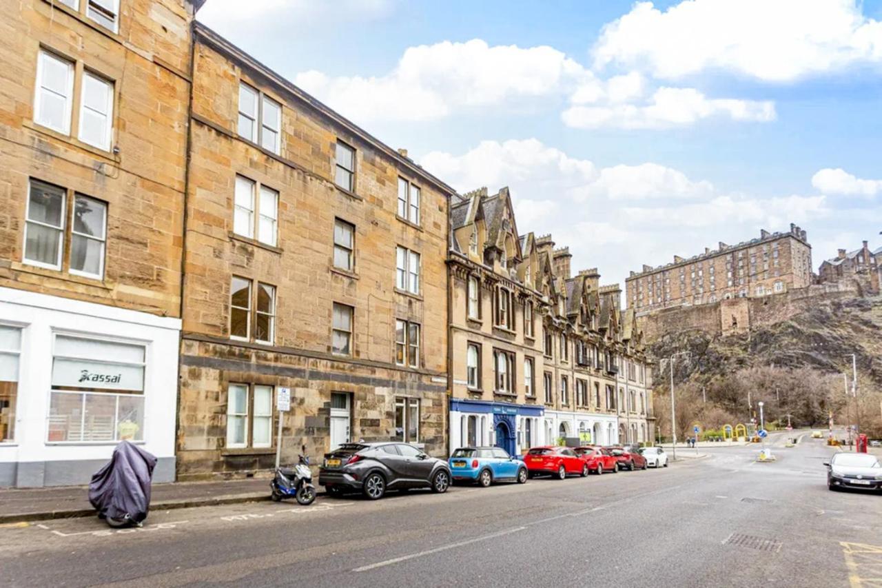 Open Plan 2 Bed Apt, Near Castle Apartment Edinburgh