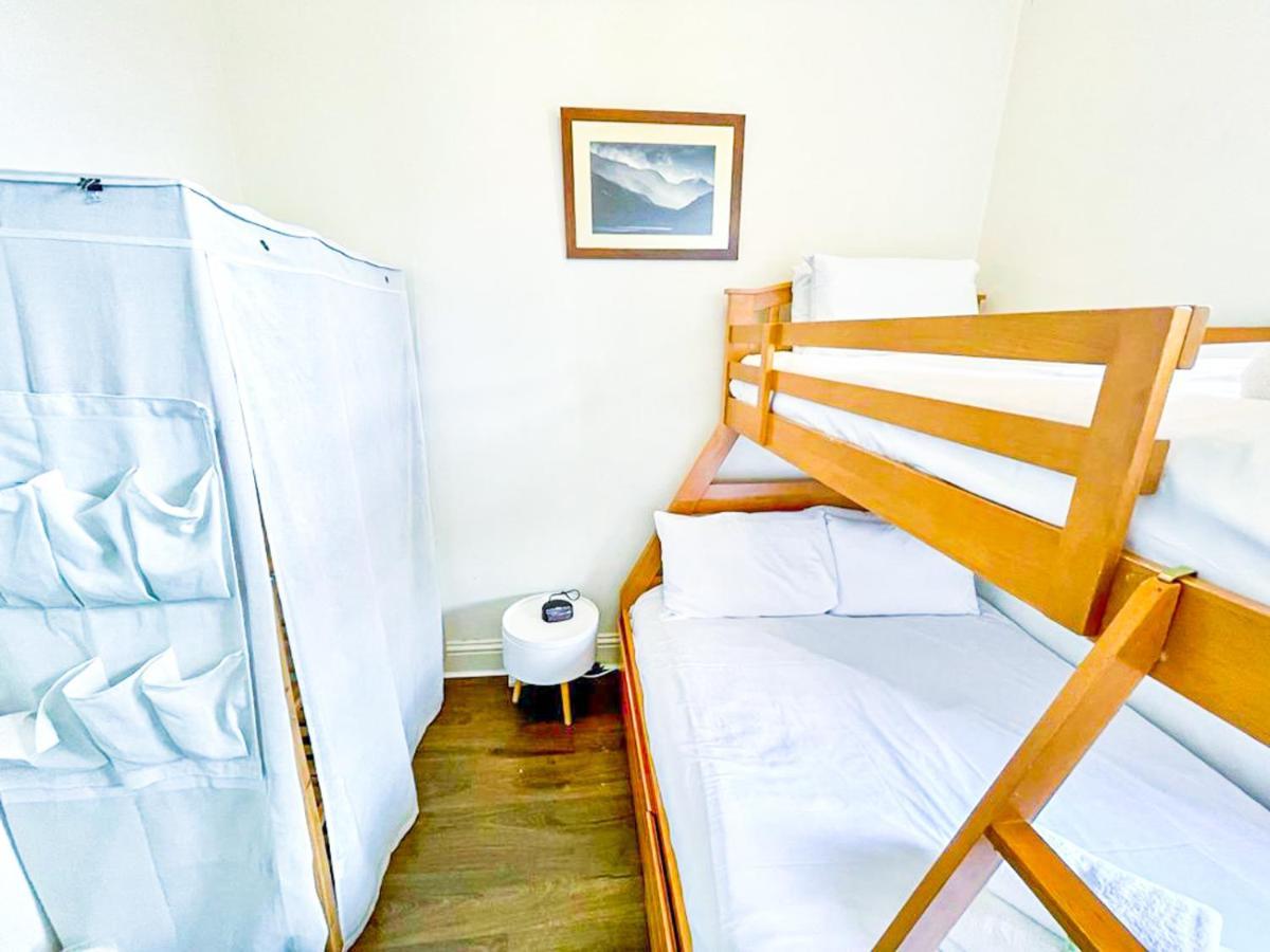 Open Plan 2 Bed Apt, Near Castle Apartment Edinburgh
