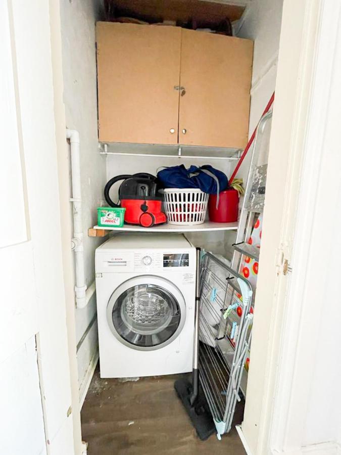 Open Plan 2 Bed Apt, Near Castle Edinburgh