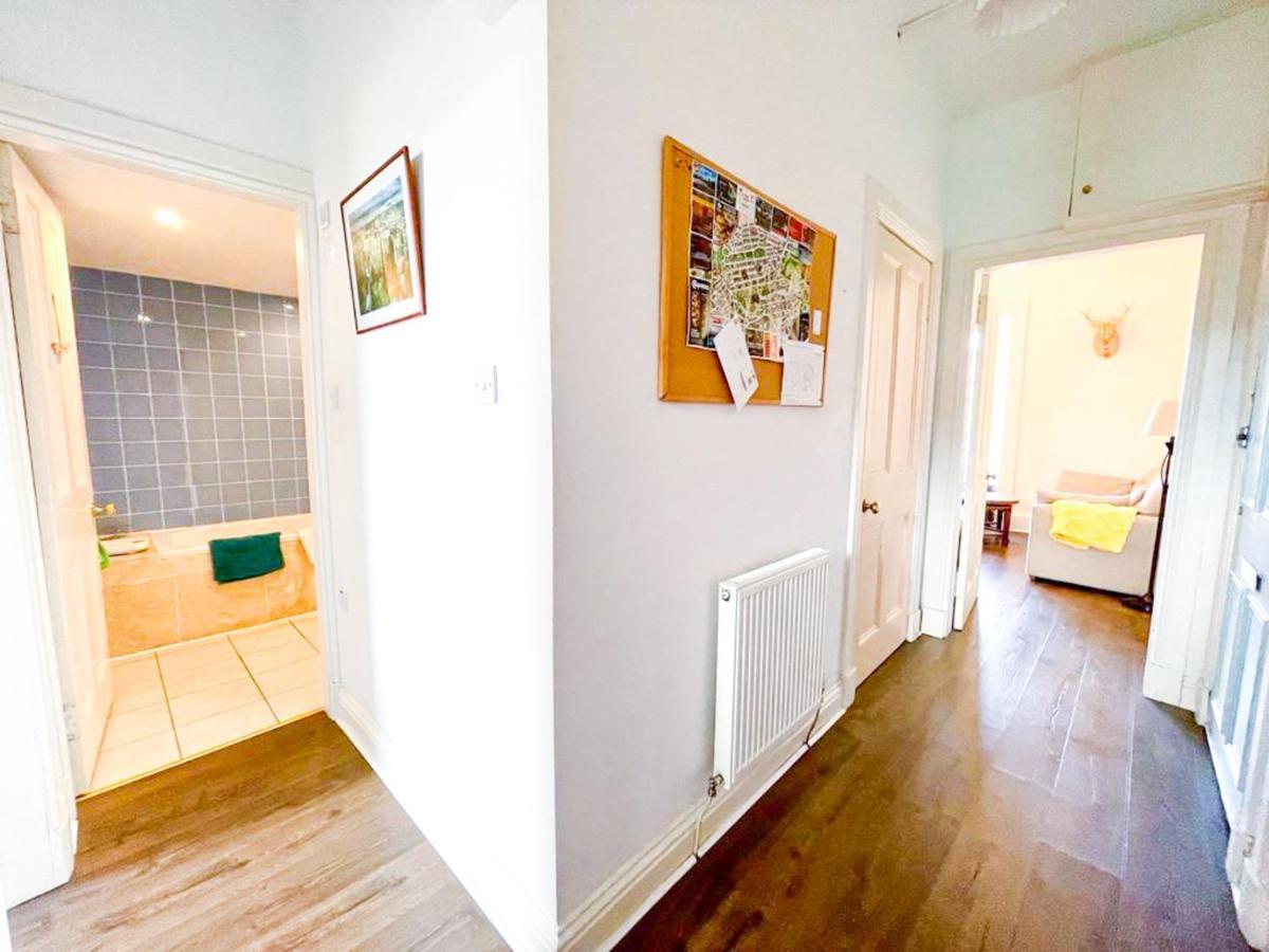 Open Plan 2 Bed Apt, Near Castle Apartment