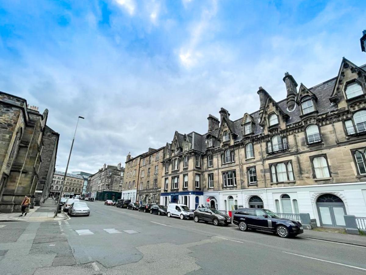 Open Plan 2 Bed Apt, Near Castle Edinburgh