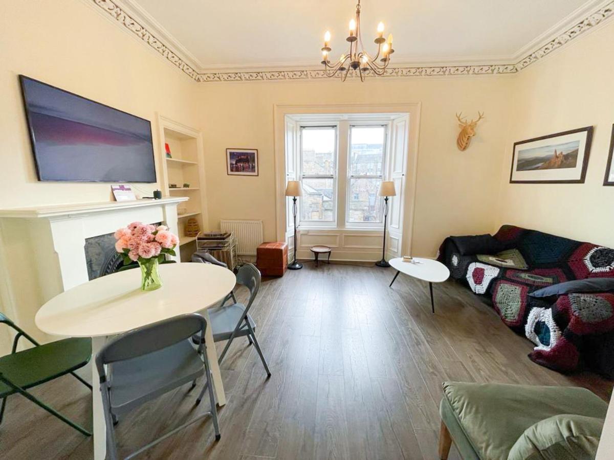 Open Plan 2 Bed Apt, Near Castle Apartment Edinburgh