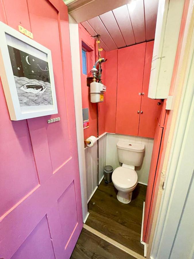 Open Plan 2 Bed Apt, Near Castle Edinburgh