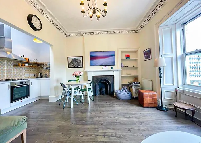 Open Plan 2 Bed Apt, Near Edinburgh Castle