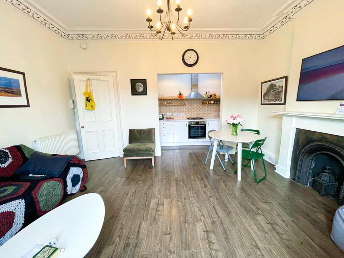 Open Plan 2 Bed Apt, Near Castle * Edinburgh
